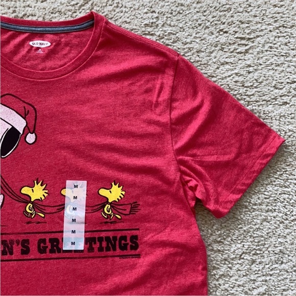 Men’s Old Navy Peanuts Holiday Tee - Picture 4 of 5